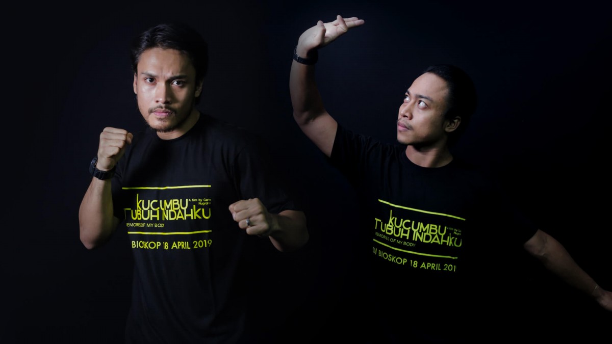 Dua Pemain Film Kucumbu Tubuh Indahku Mencontohkan Gerakan Tari Lengger